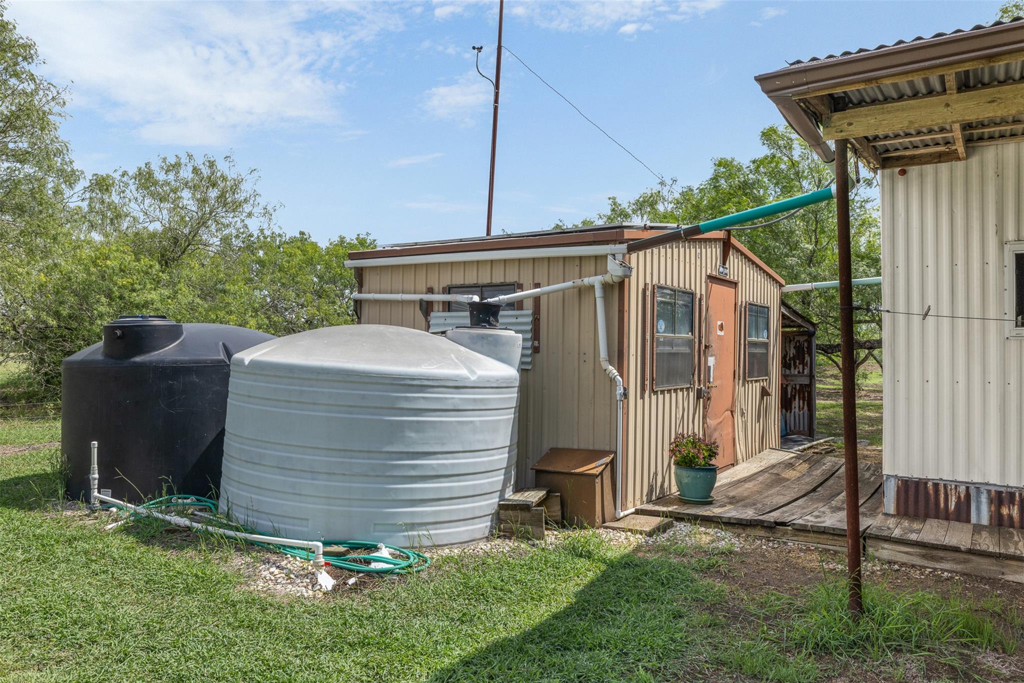 1190 Dickerson RD