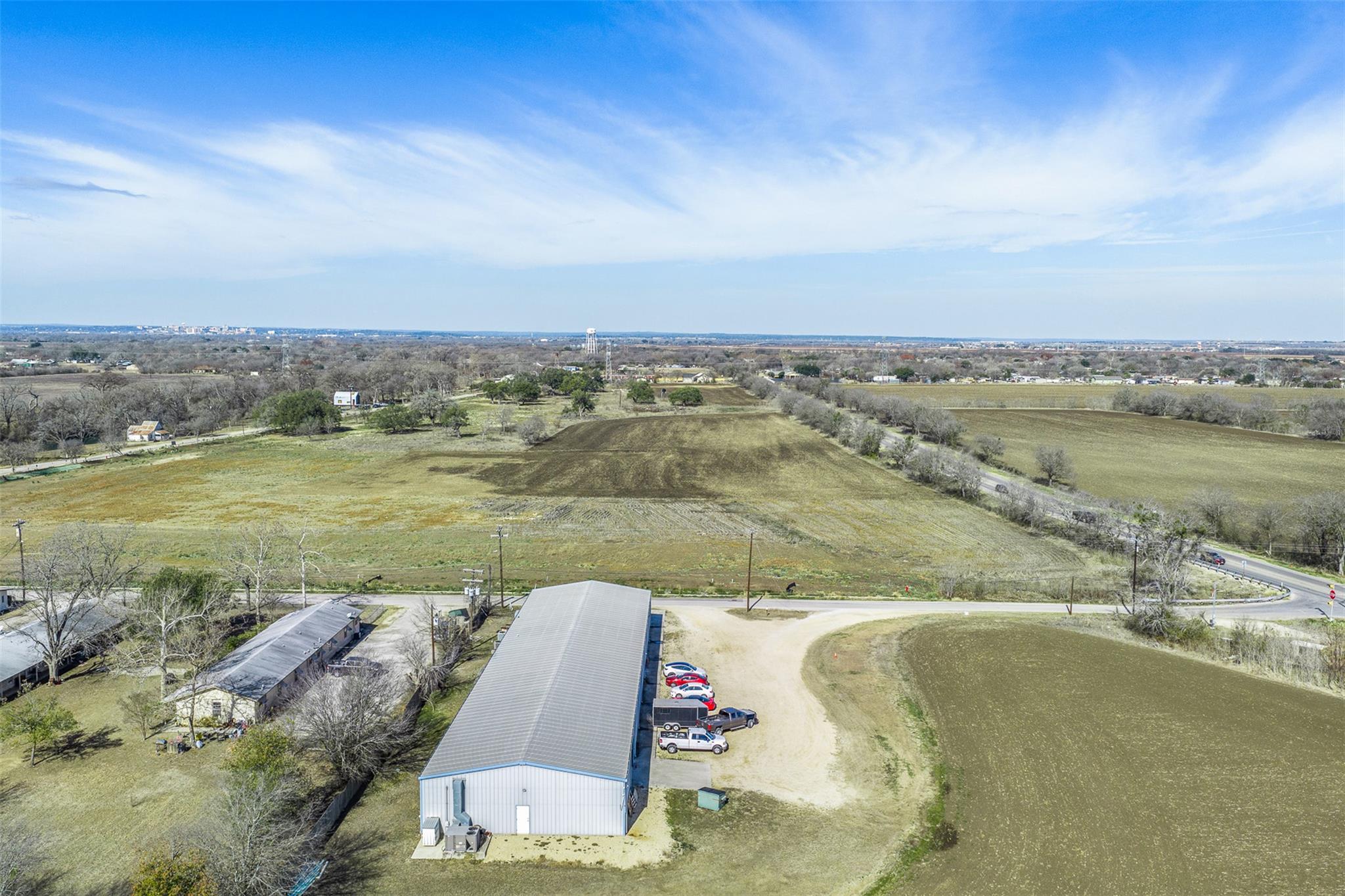 600 NW River RD