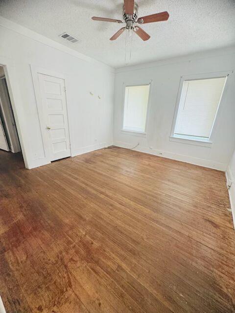 100 N Brazos ST