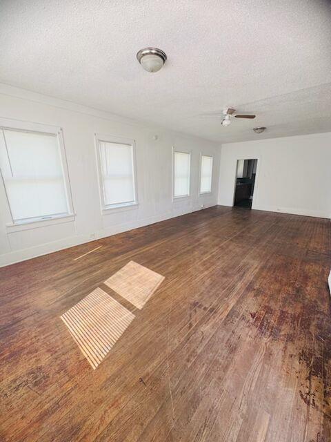 100 N Brazos ST