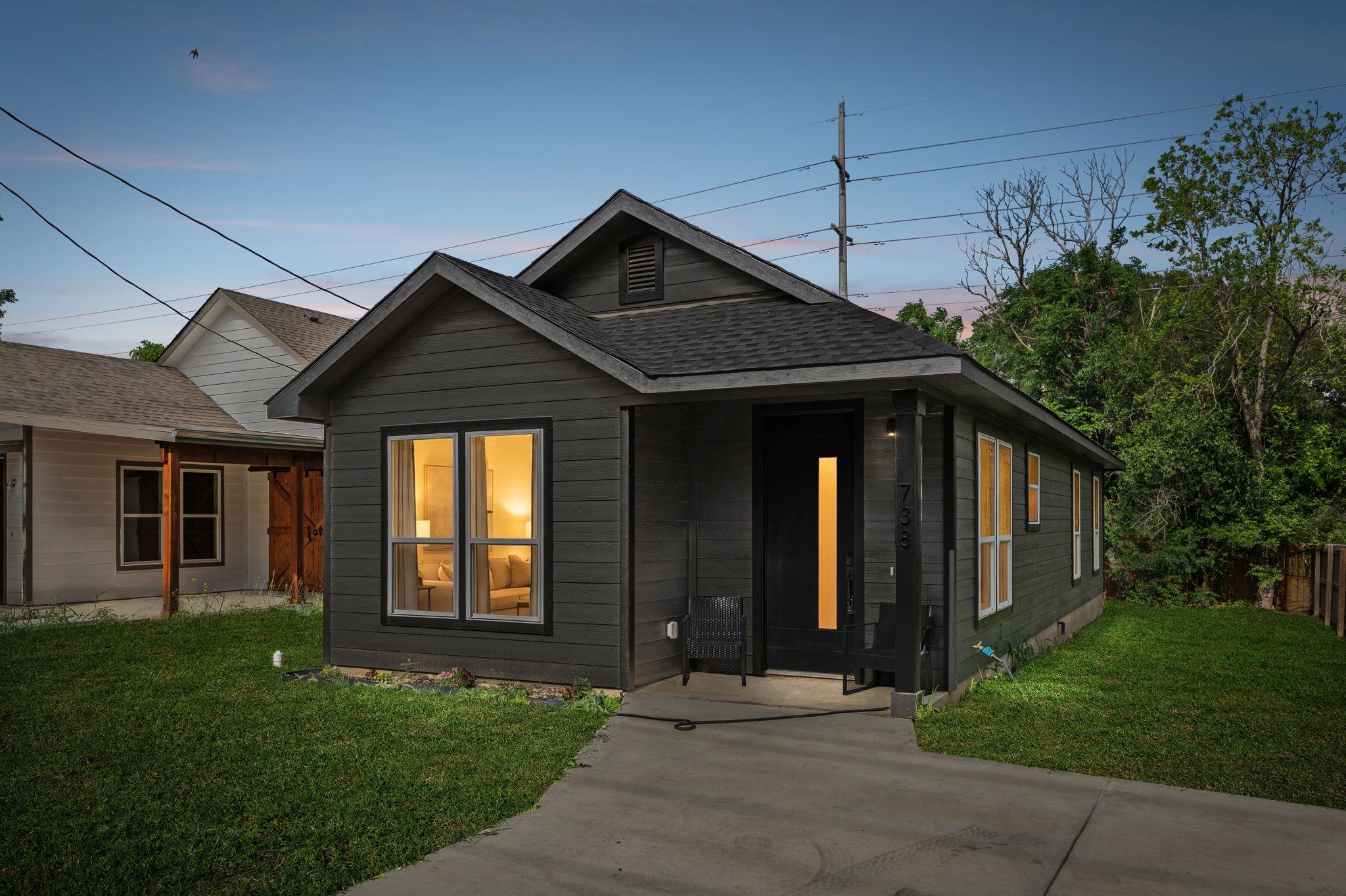 738 Chihuahua ST
