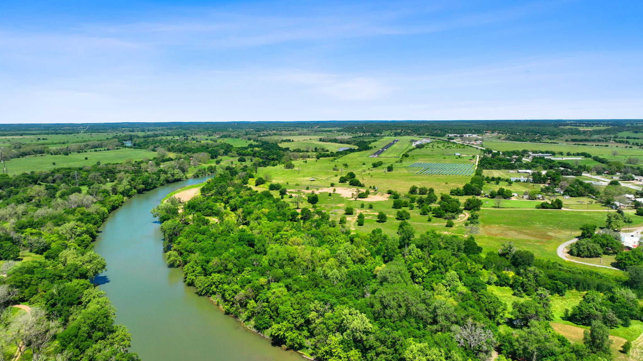 663 SH 230 Loop, Smithville