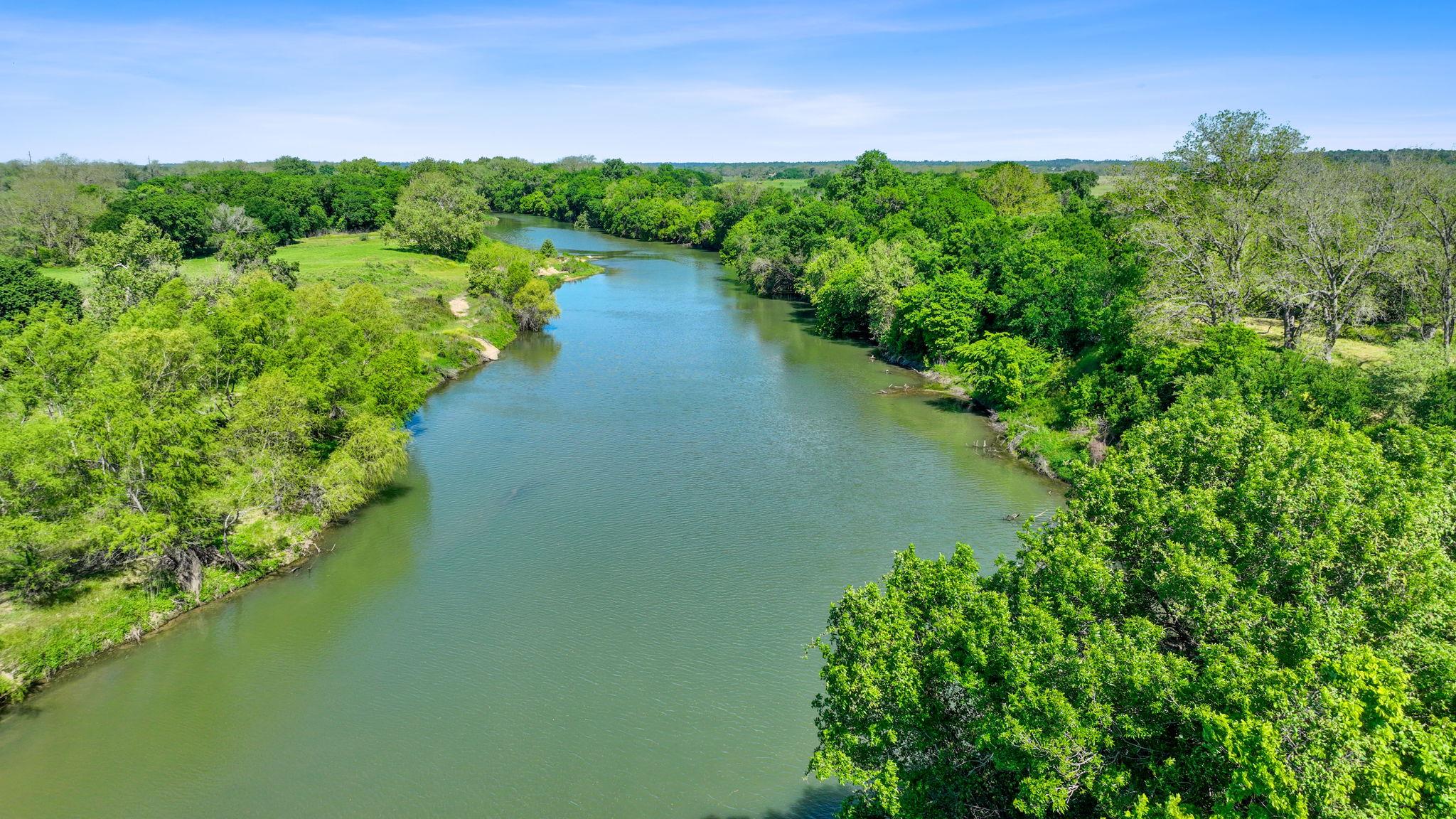663 SH 230 Loop, Smithville