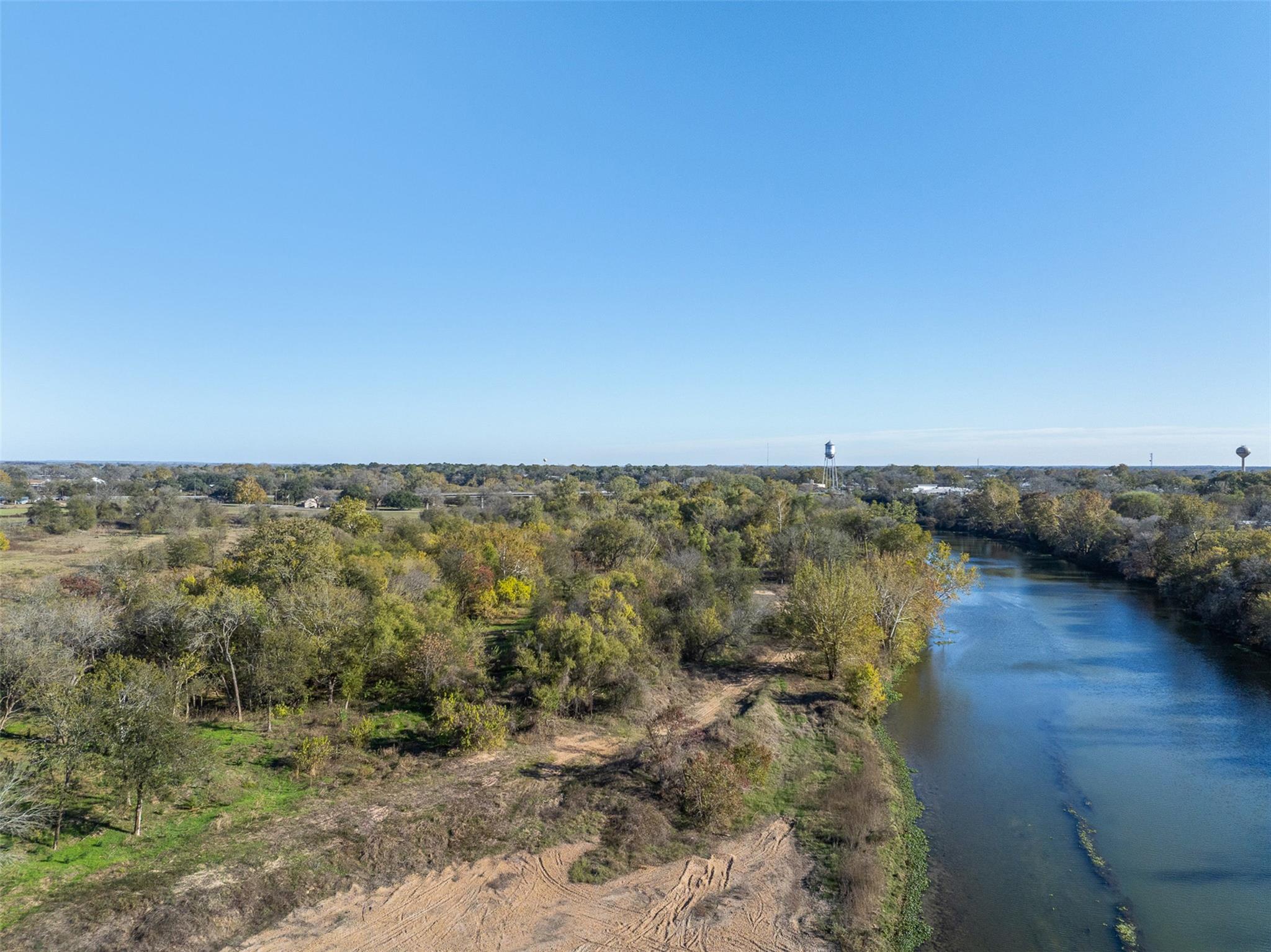 663 SH 230 Loop, Smithville