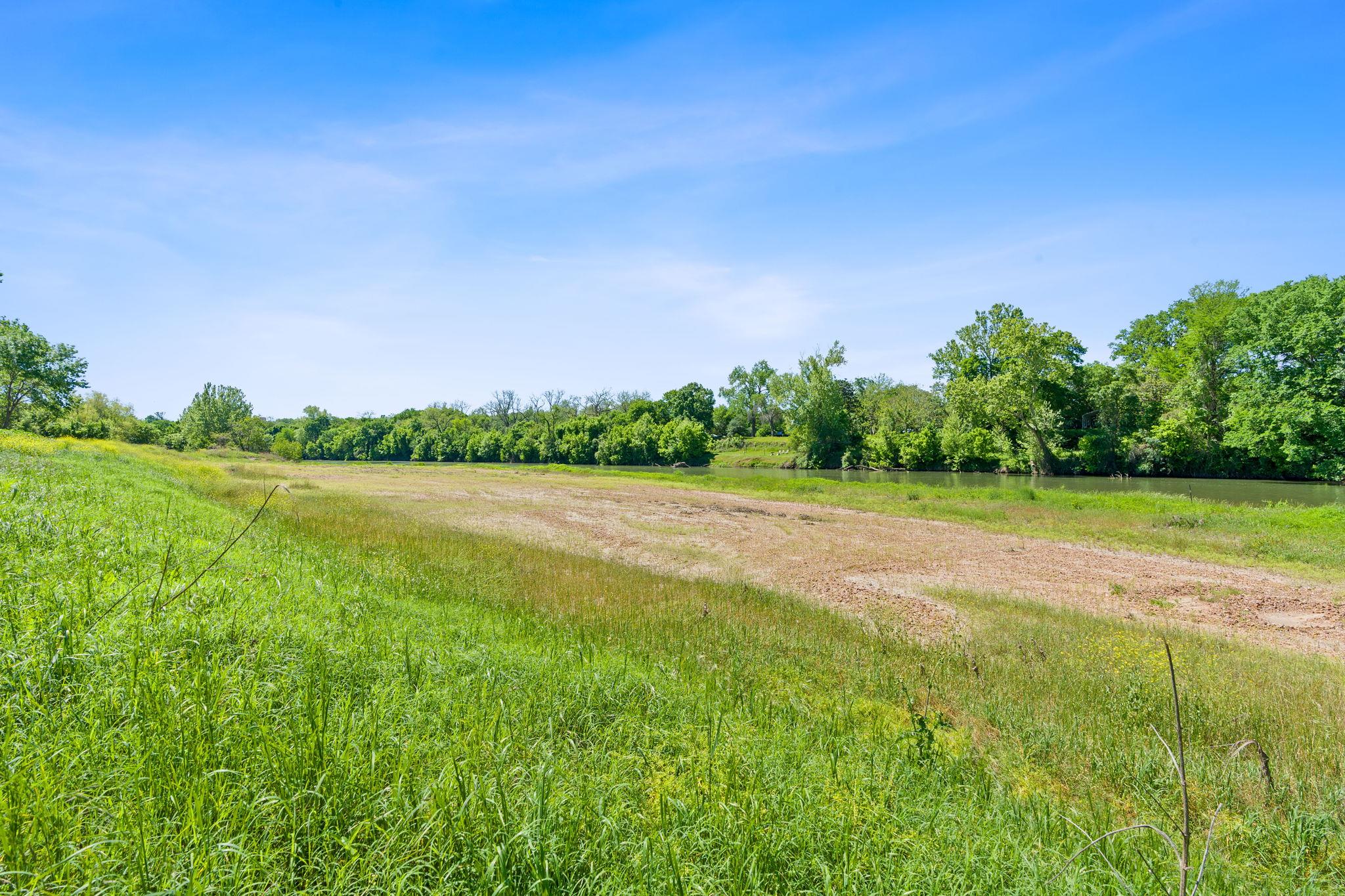 663 SH 230 Loop, Smithville