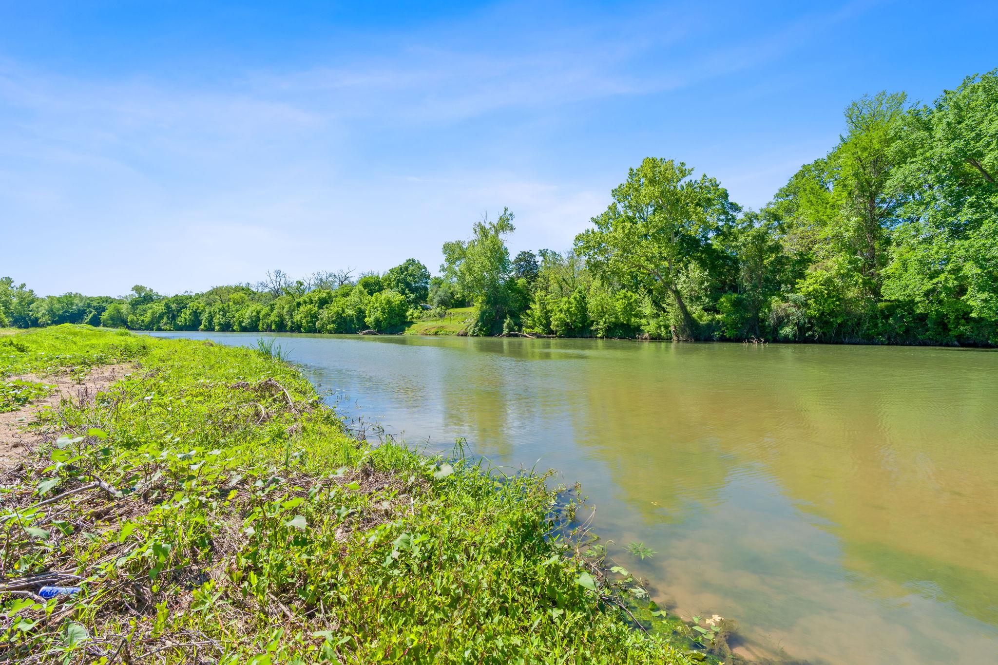 663 SH 230 Loop, Smithville