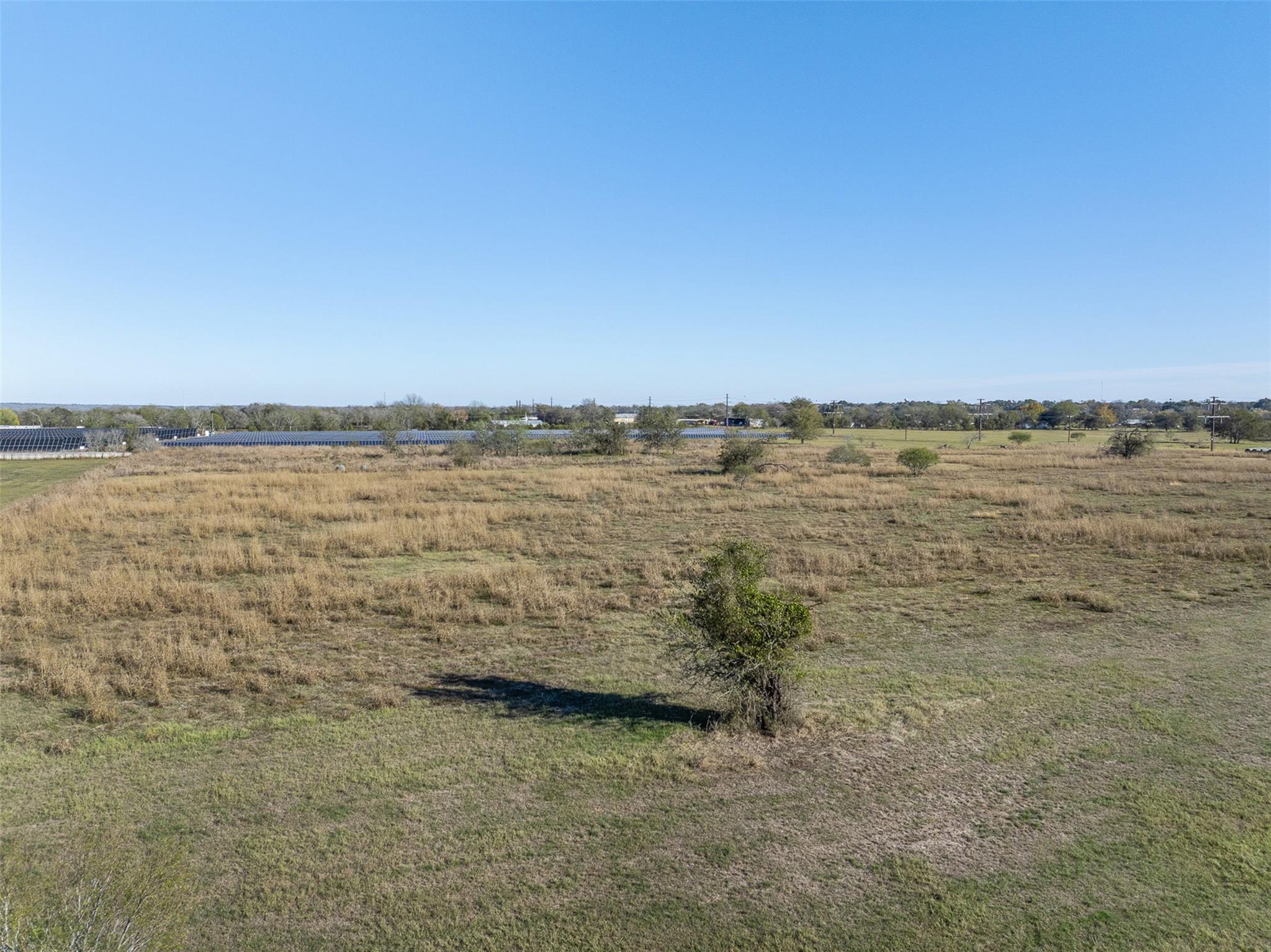 663 SH 230 Loop, Smithville