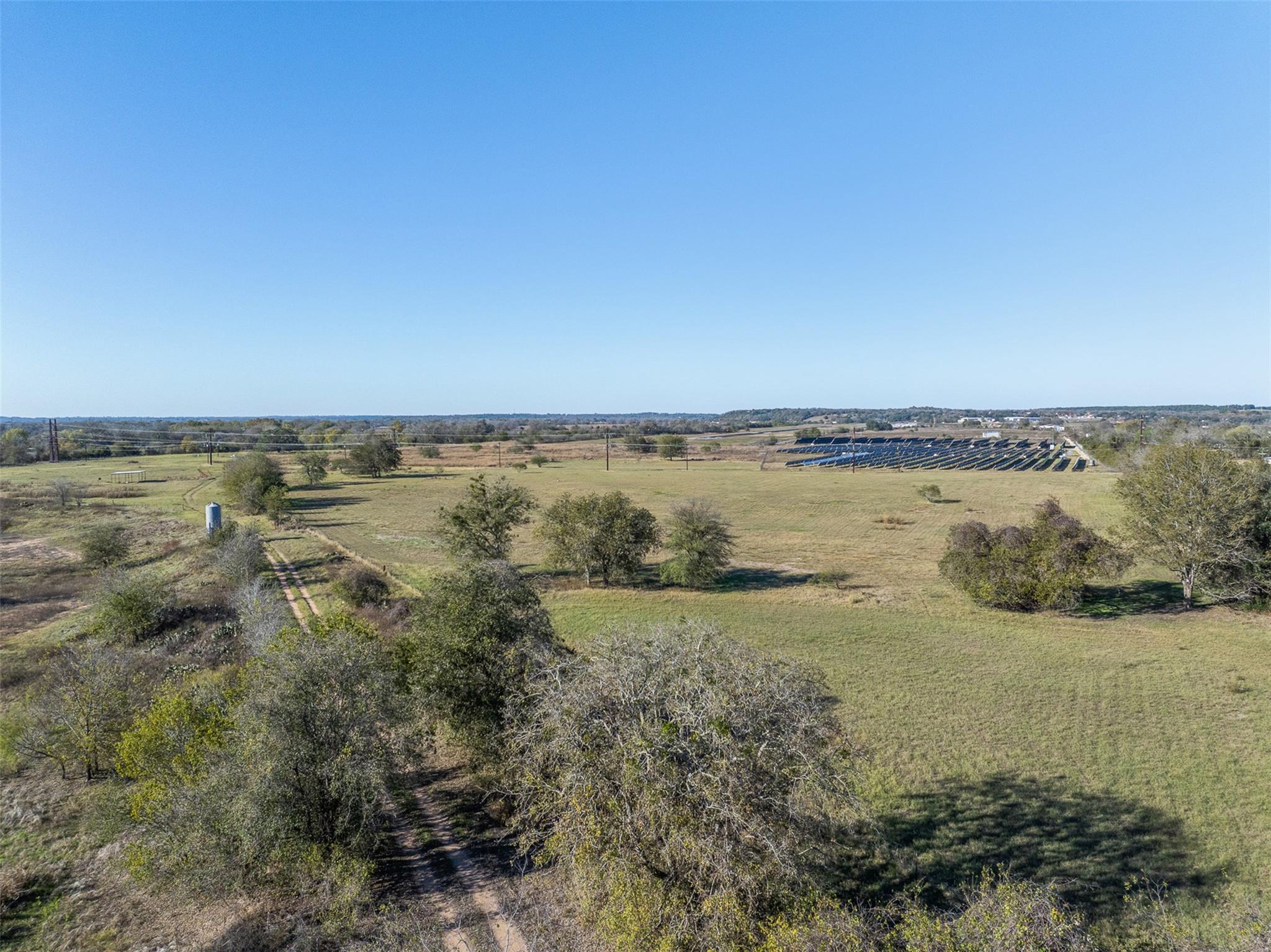 663 SH 230 Loop, Smithville