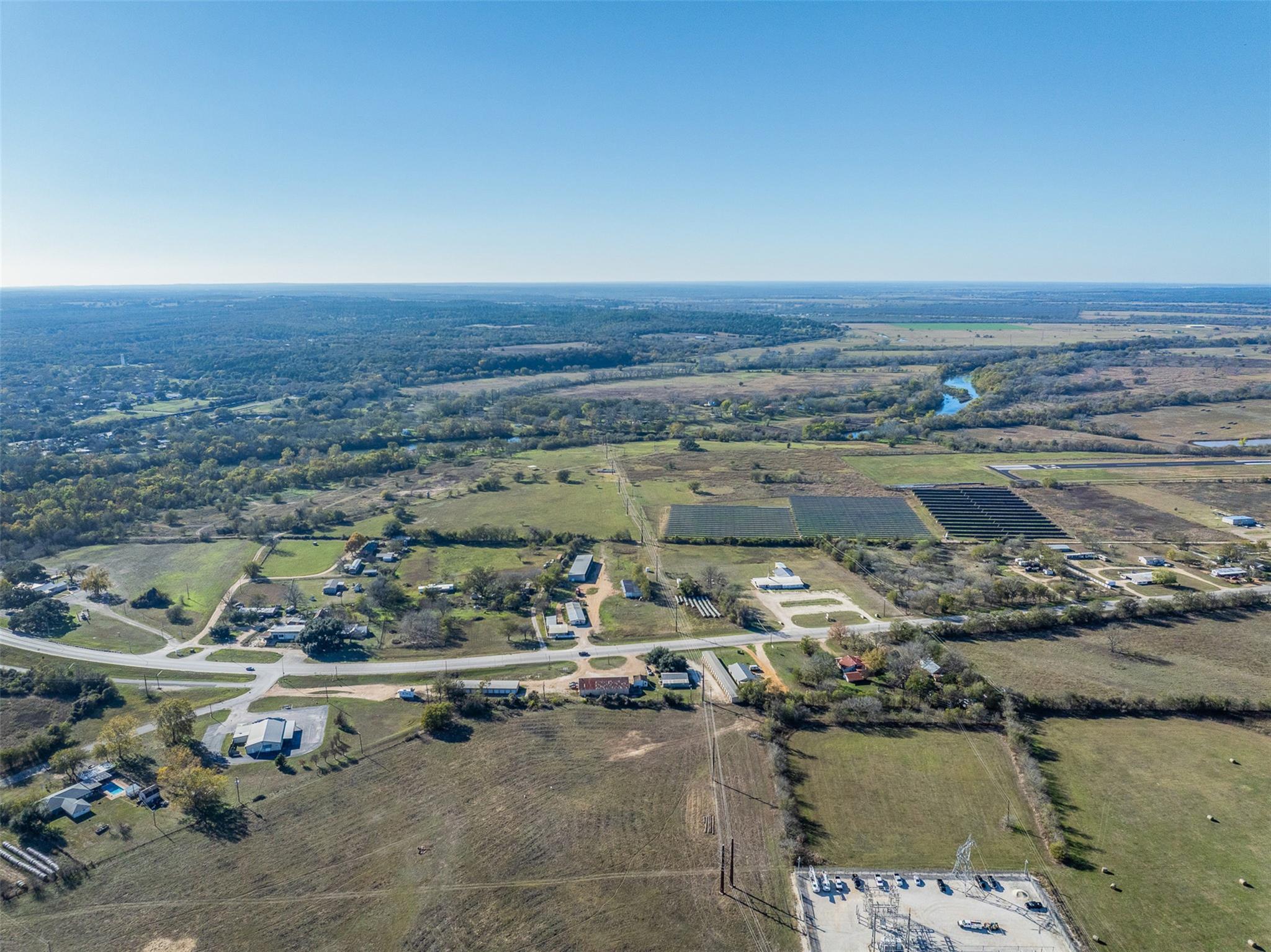 663 SH 230 Loop, Smithville