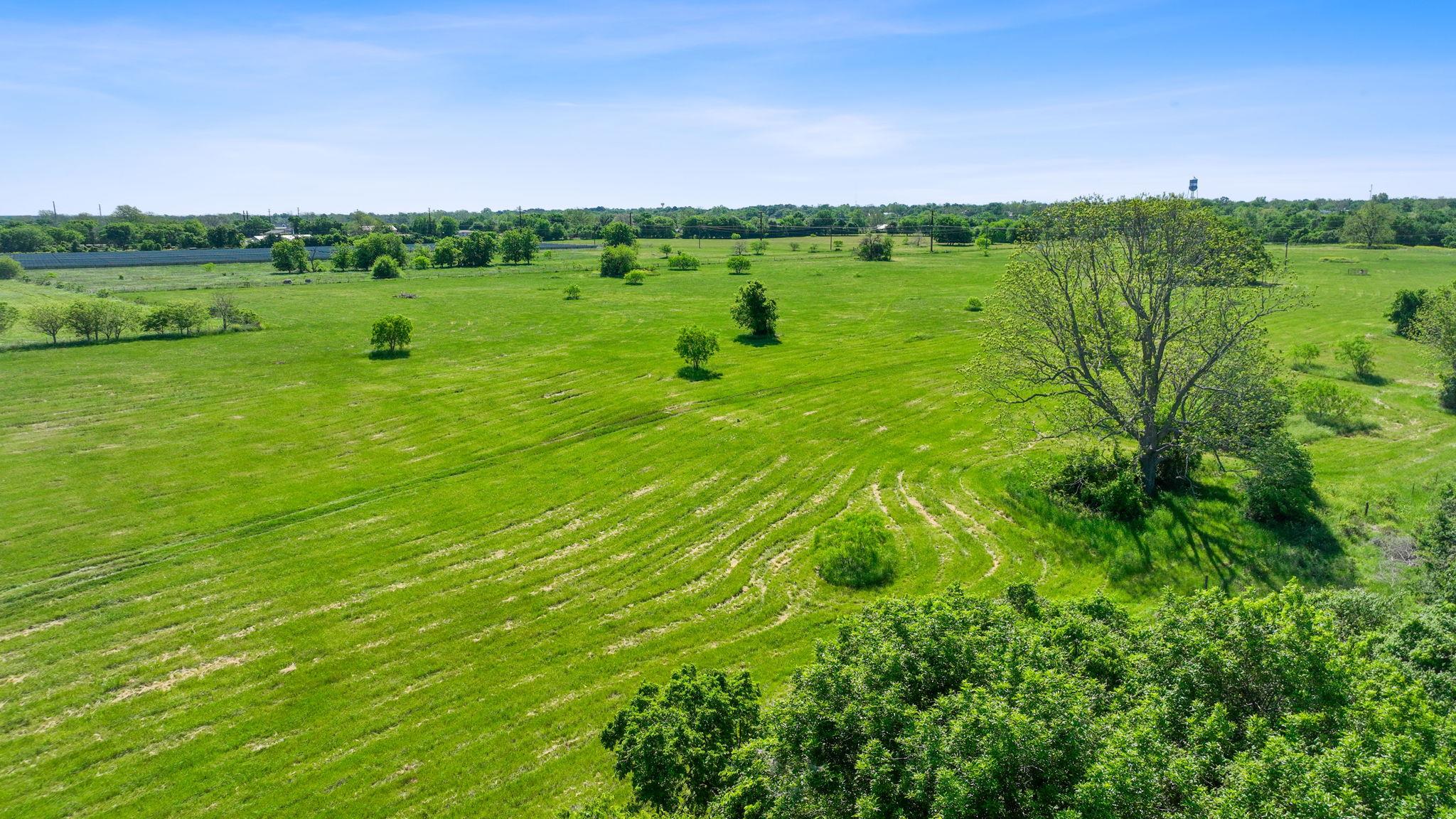663 SH 230 Loop, Smithville