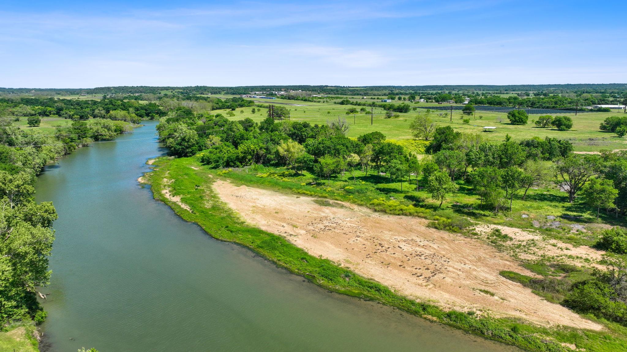 663 SH 230 Loop, Smithville