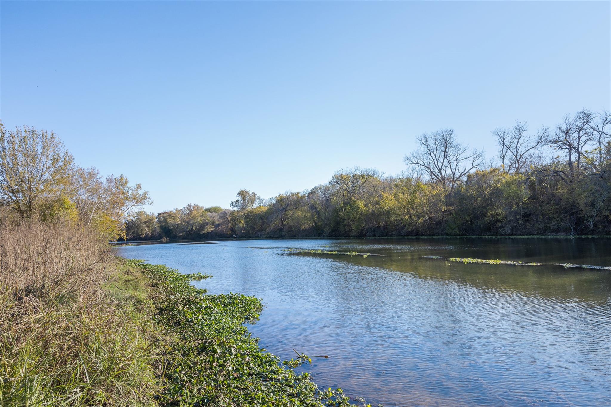 663 SH 230 Loop, Smithville