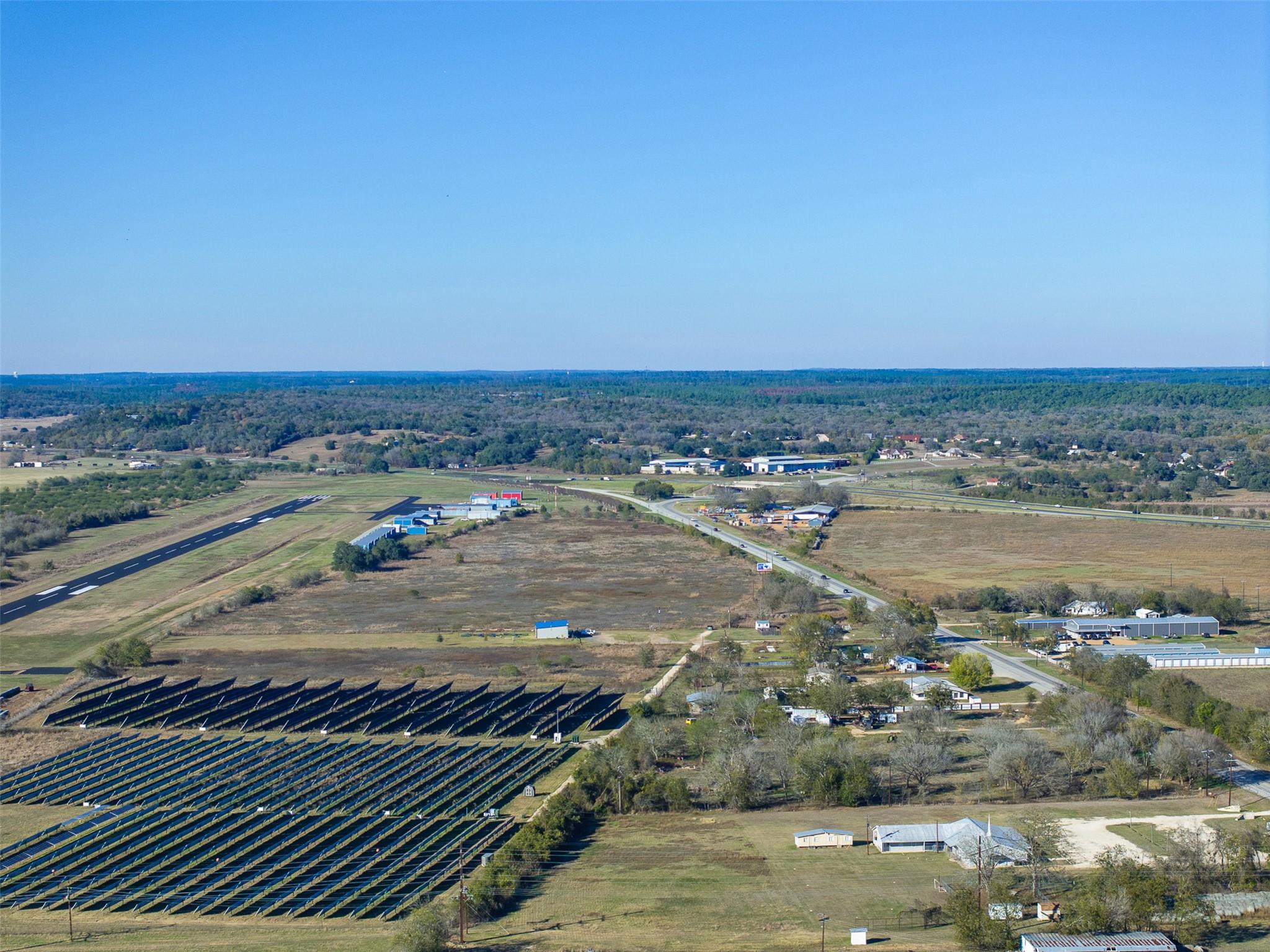 663 SH 230 Loop, Smithville