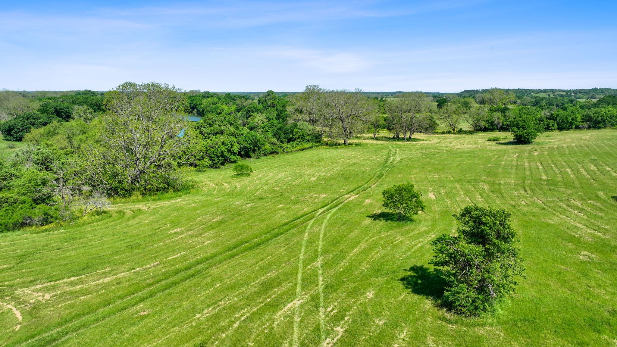 663 SH 230 Loop, Smithville