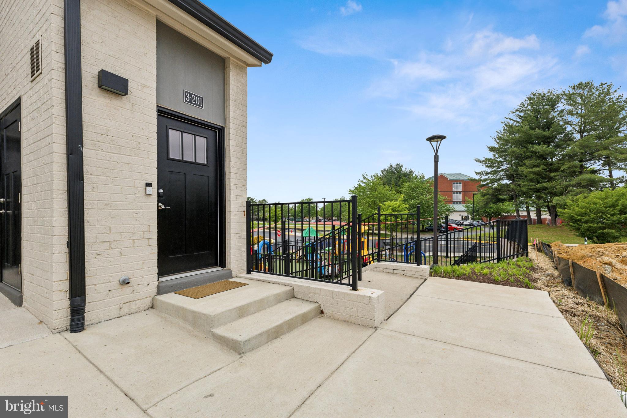 19520 VILLAGE WALK DRIVE 3-201