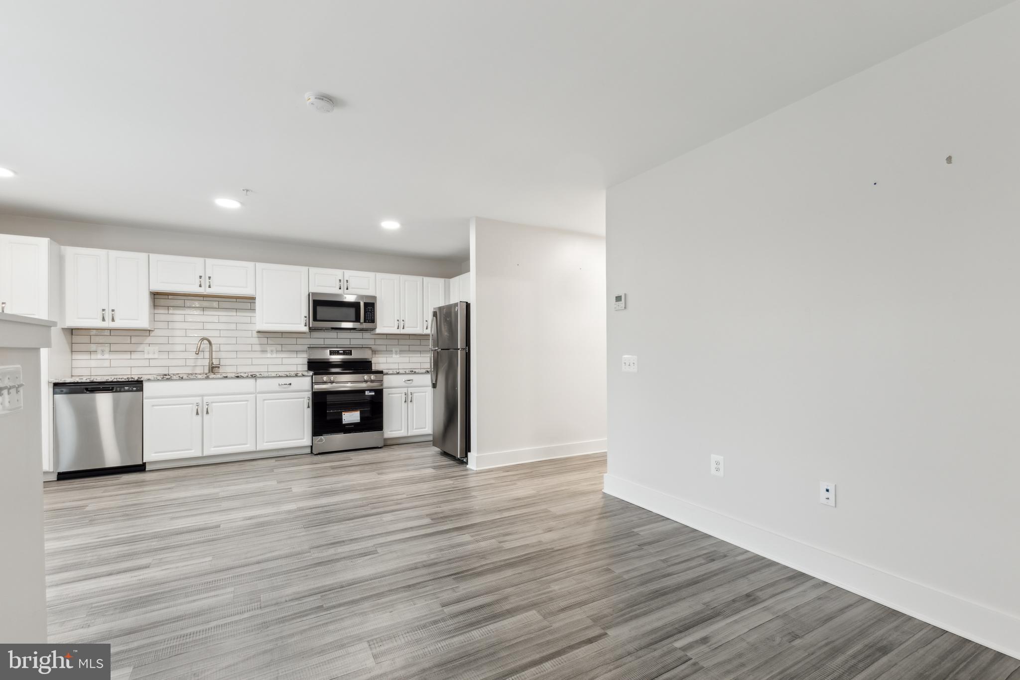 19520 VILLAGE WALK DRIVE 3-201