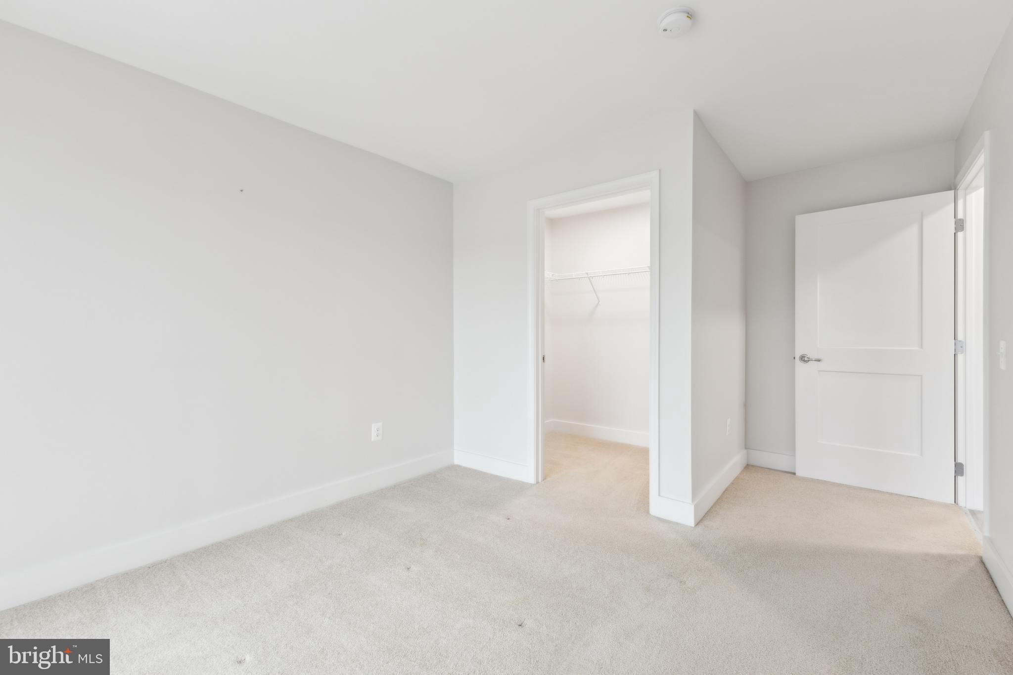 19520 VILLAGE WALK DRIVE 3-201