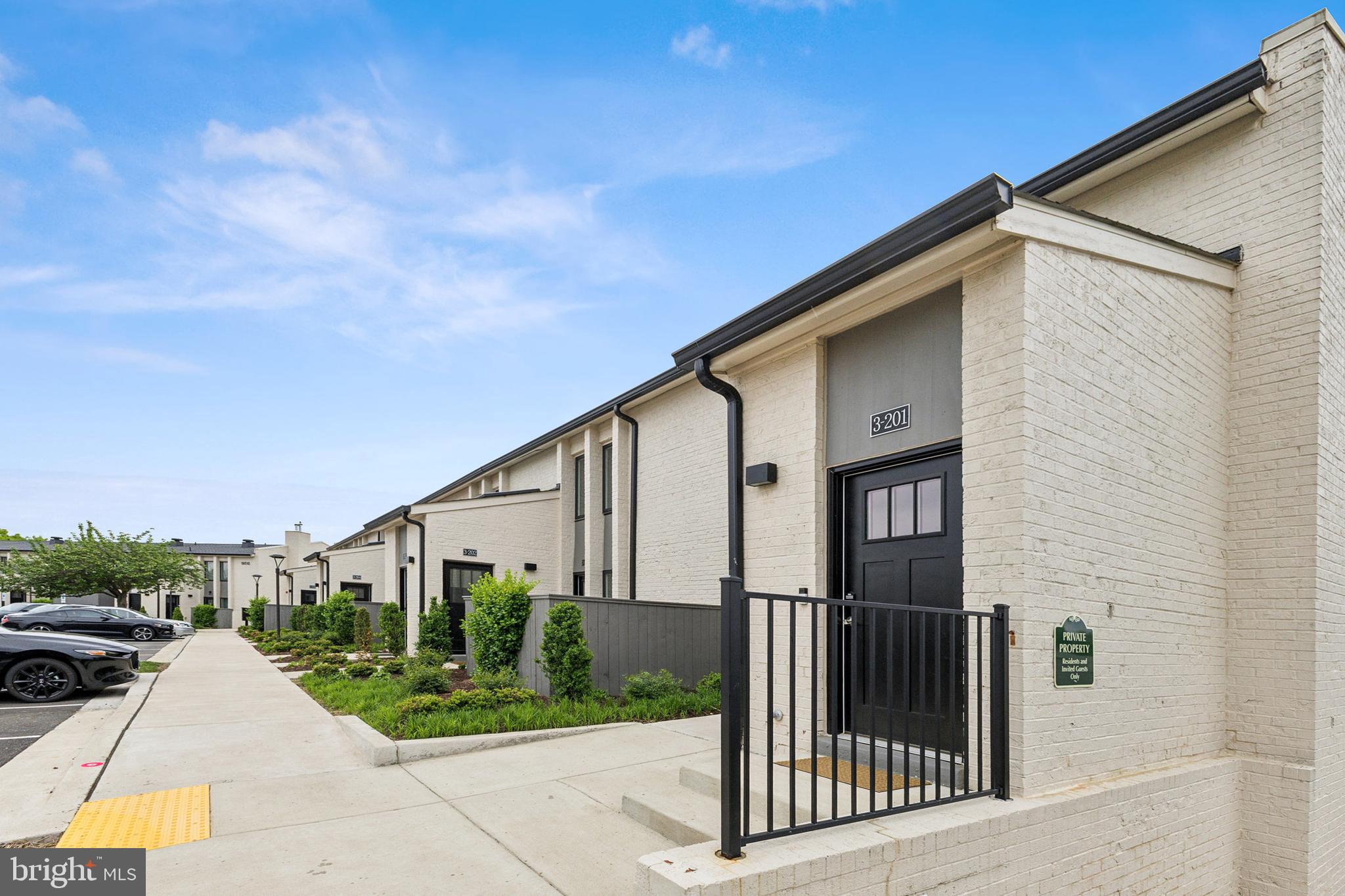 19520 VILLAGE WALK DRIVE 3-201