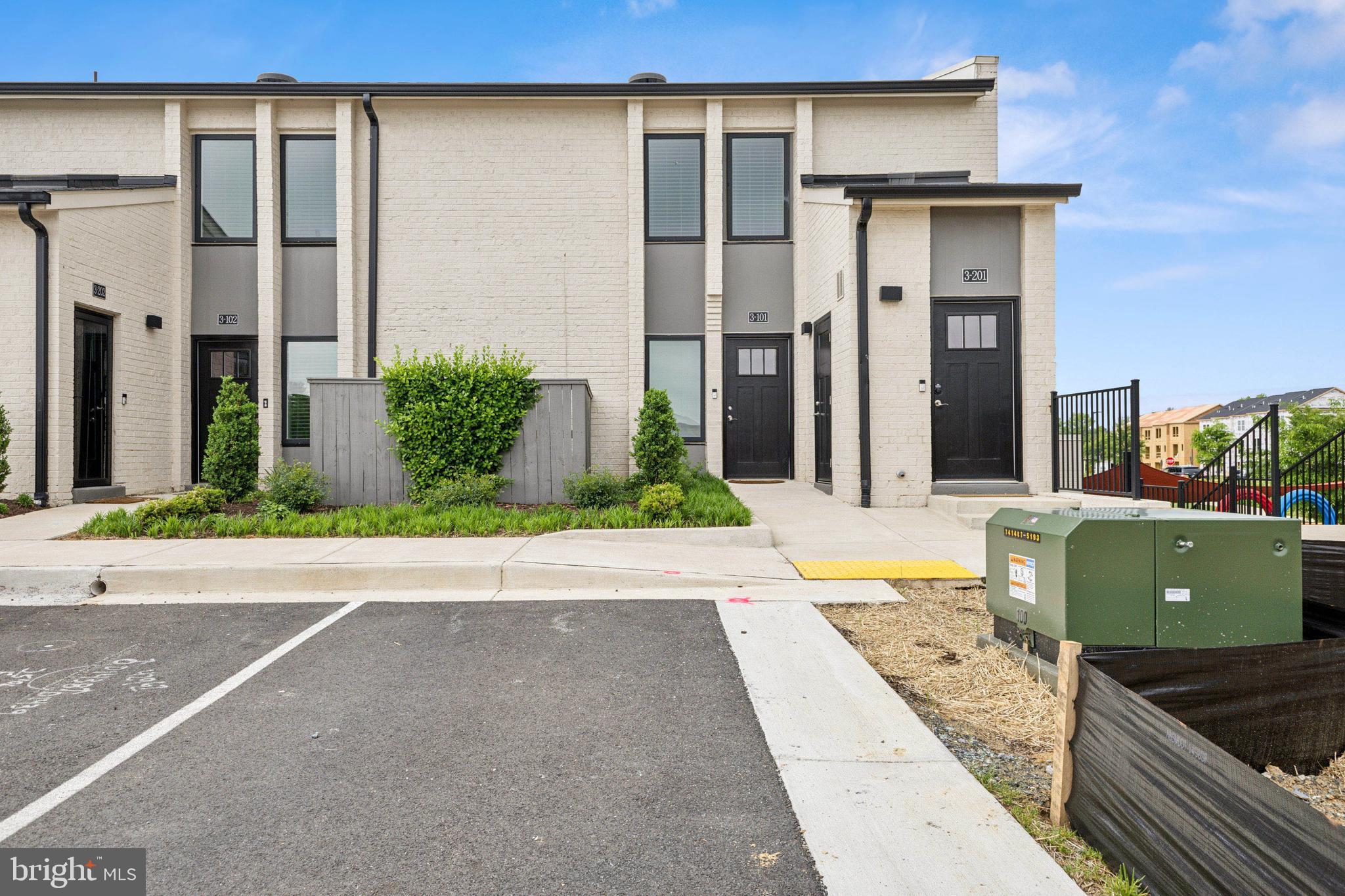 19520 VILLAGE WALK DRIVE 3-201