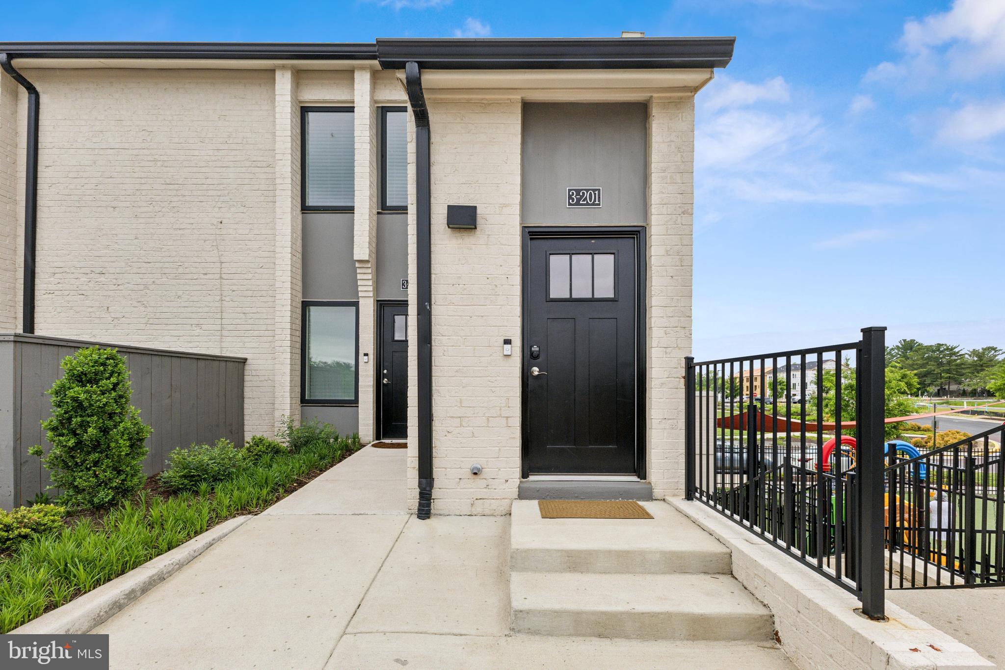 19520 VILLAGE WALK DRIVE 3-201