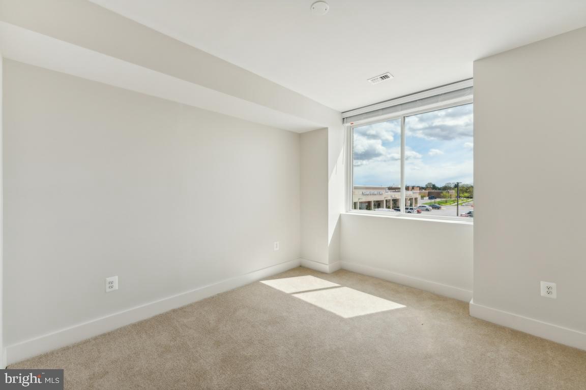 19520 VILLAGE WALK DR. 3-101