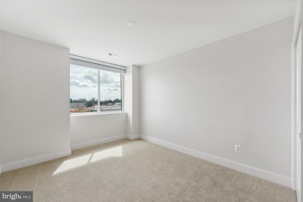 19520 VILLAGE WALK DR. 3-101