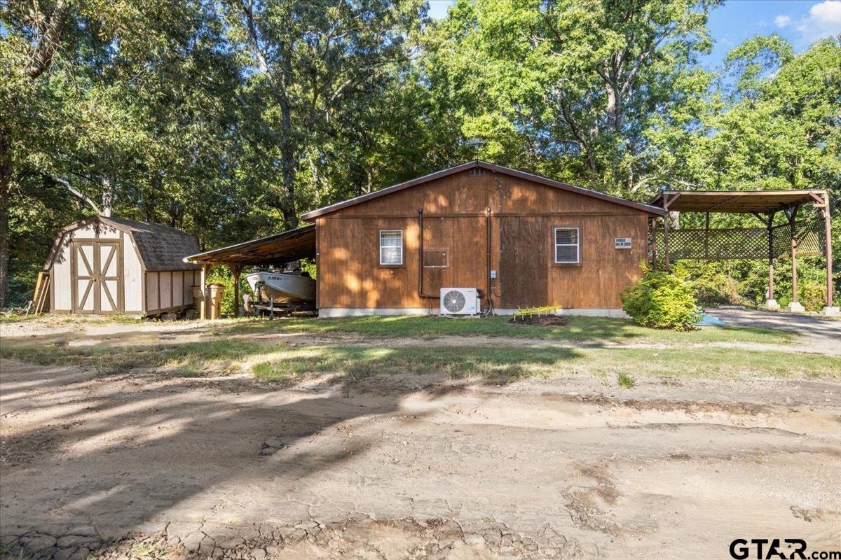 286 Private Road 52031