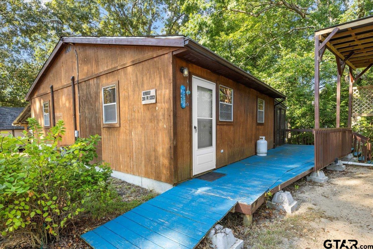 286 Private Road 52031