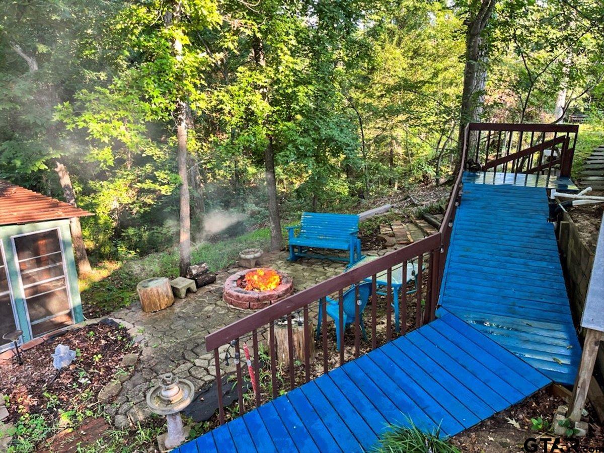 286 Private Road 52031