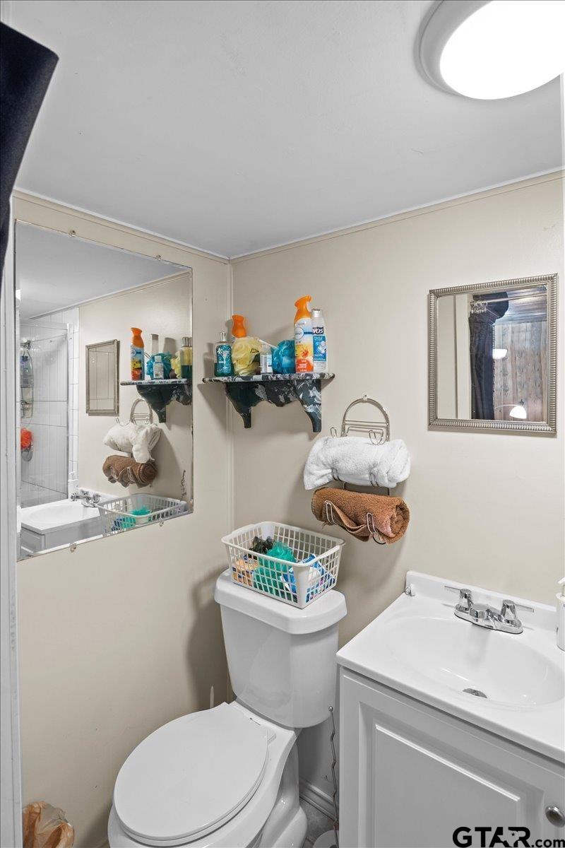 286 Private Road 52031
