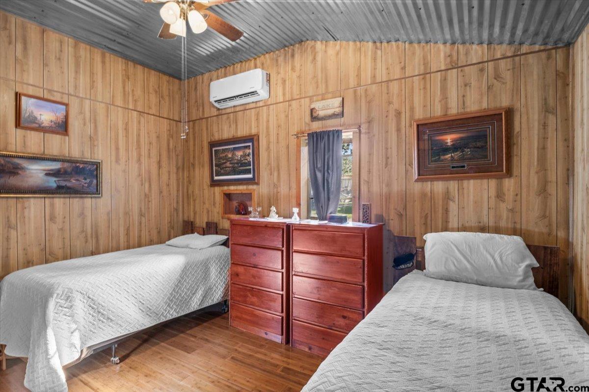 286 Private Road 52031