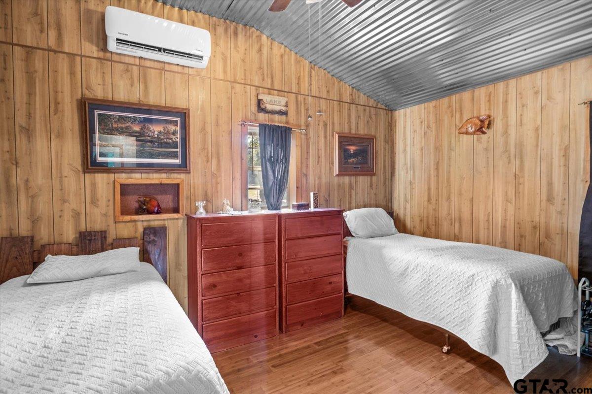 286 Private Road 52031