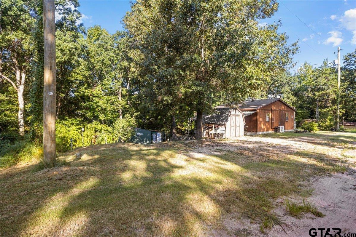 286 Private Road 52031
