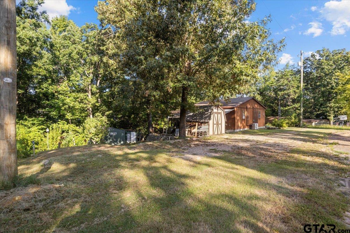286 Private Road 52031