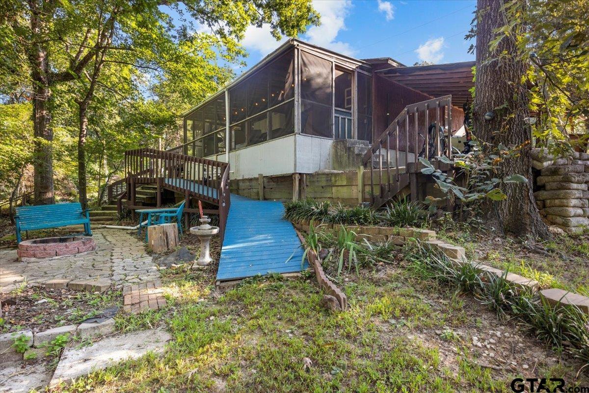 286 Private Road 52031