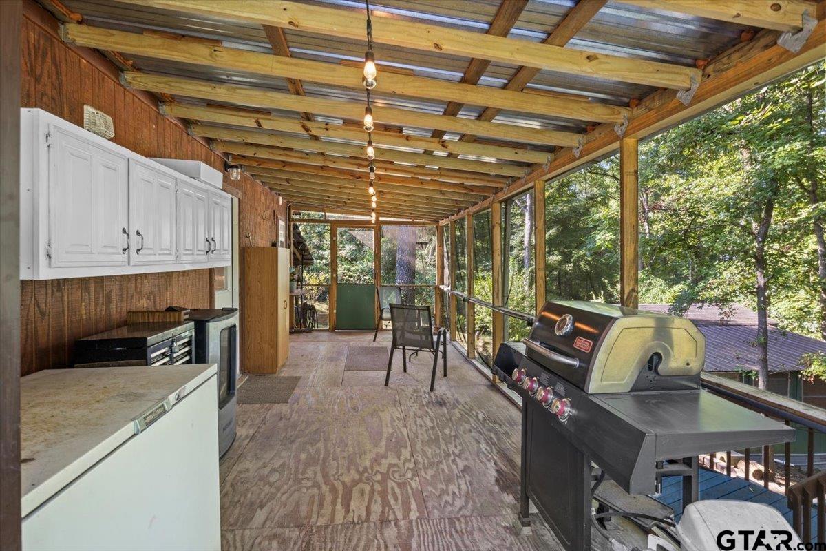 286 Private Road 52031