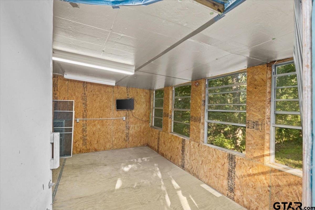 286 Private Road 52031