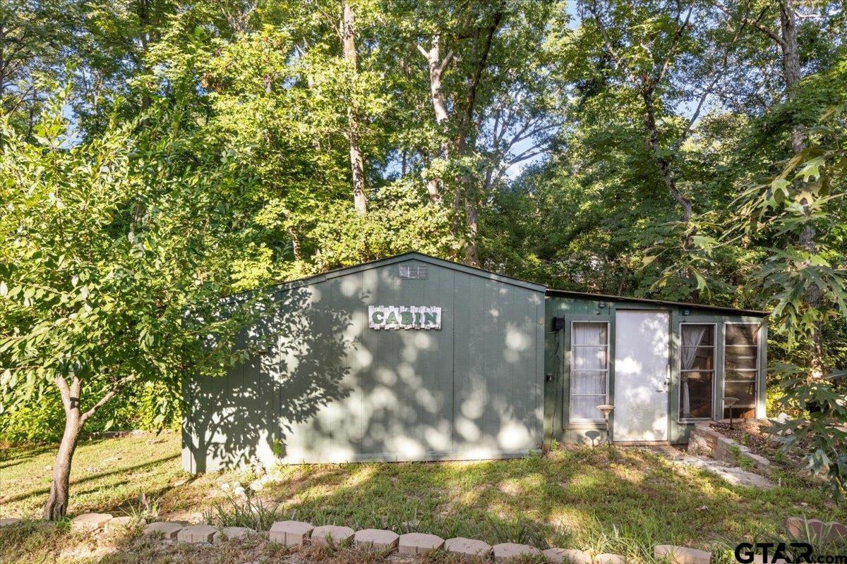 286 Private Road 52031