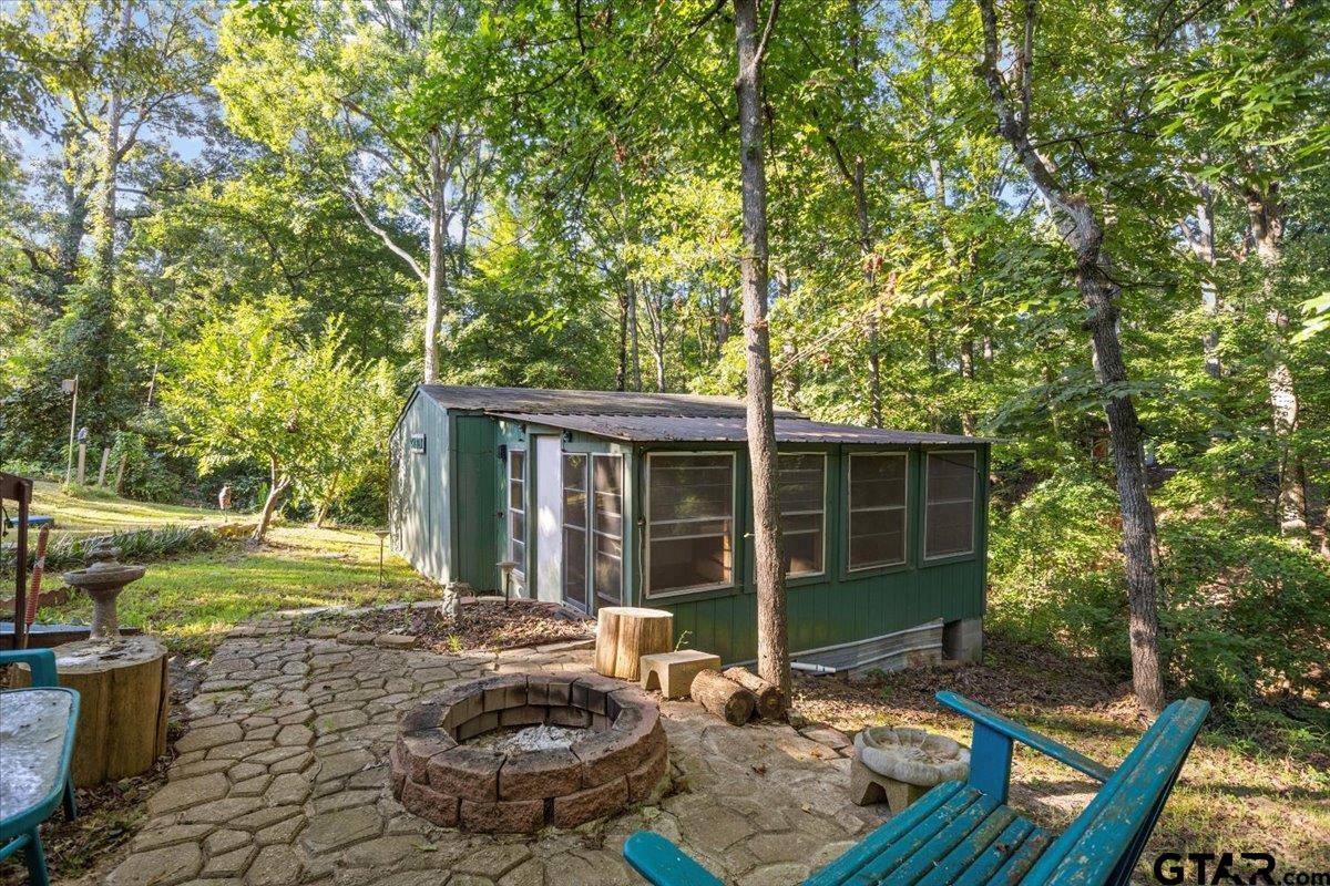 286 Private Road 52031
