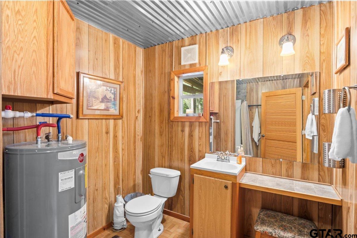 286 Private Road 52031