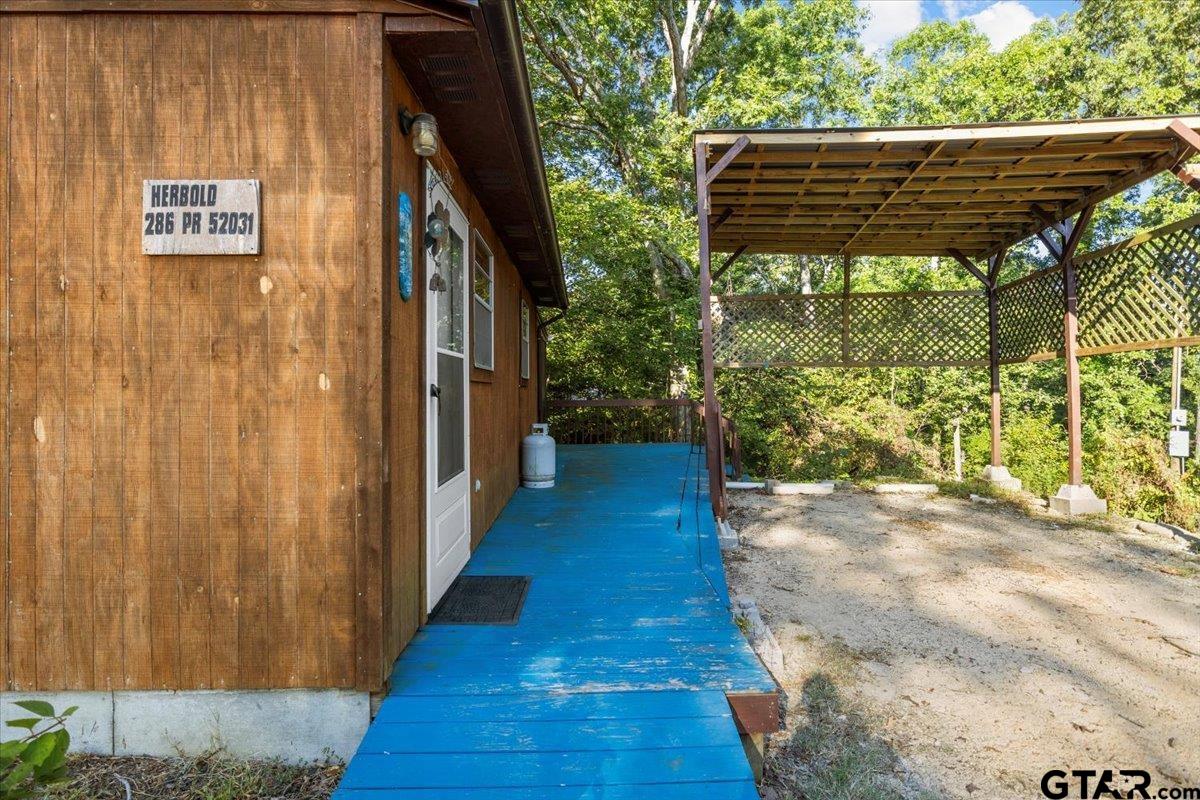 286 Private Road 52031