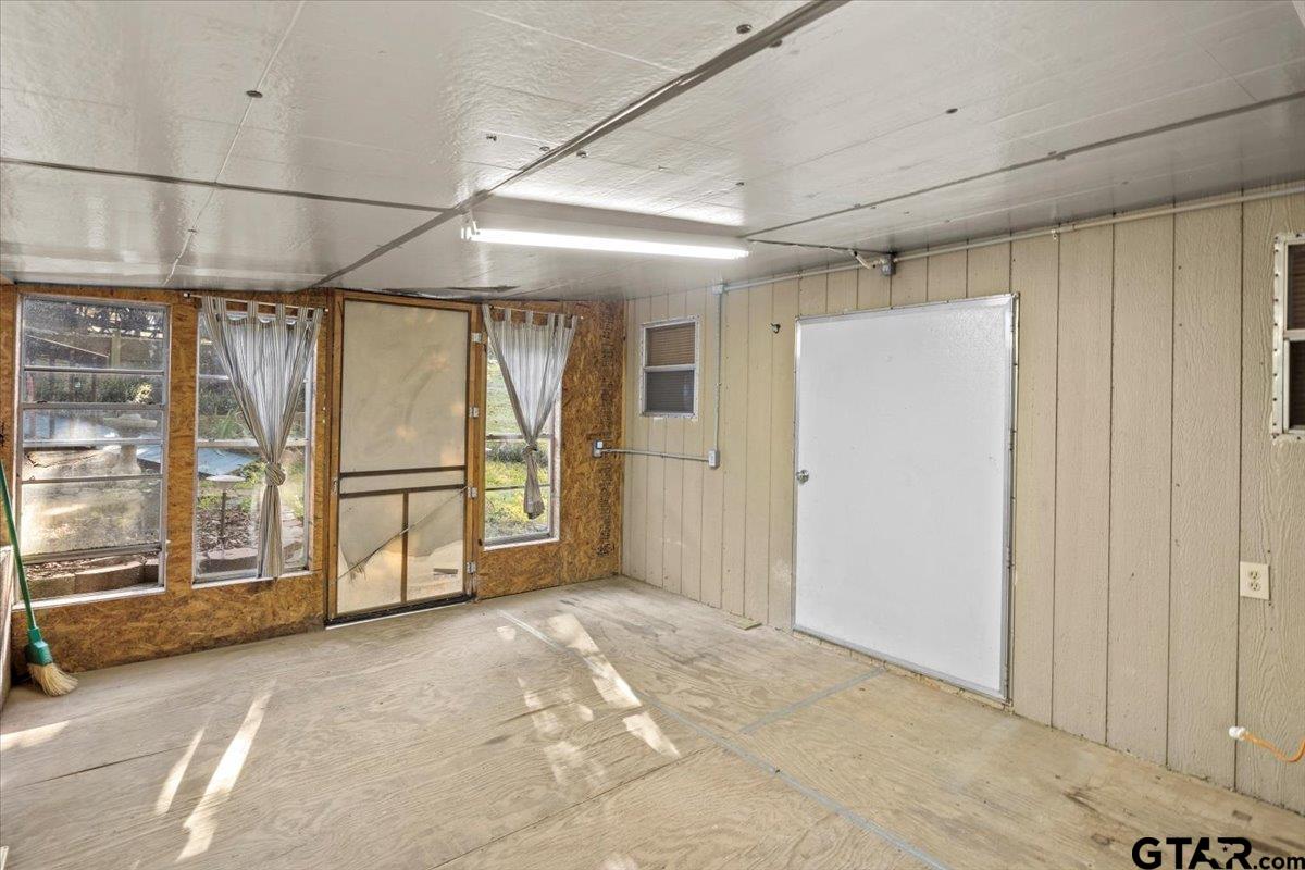 286 Private Road 52031