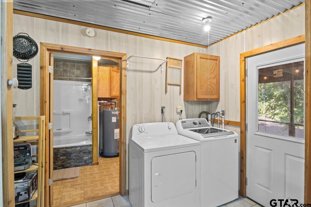286 Private Road 52031