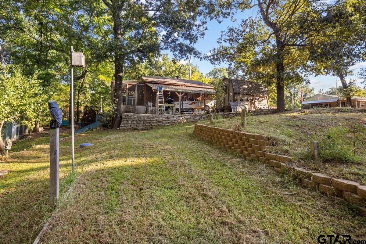 286 Private Road 52031