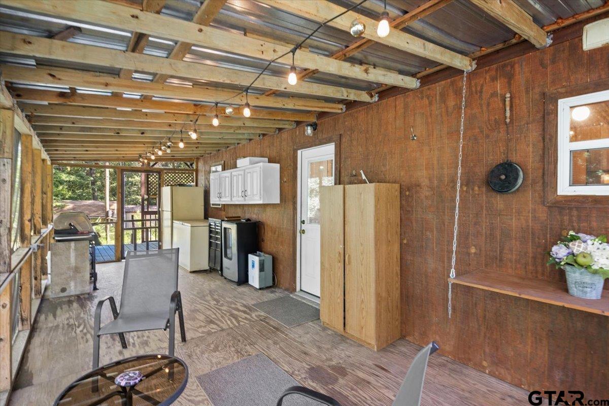 286 Private Road 52031