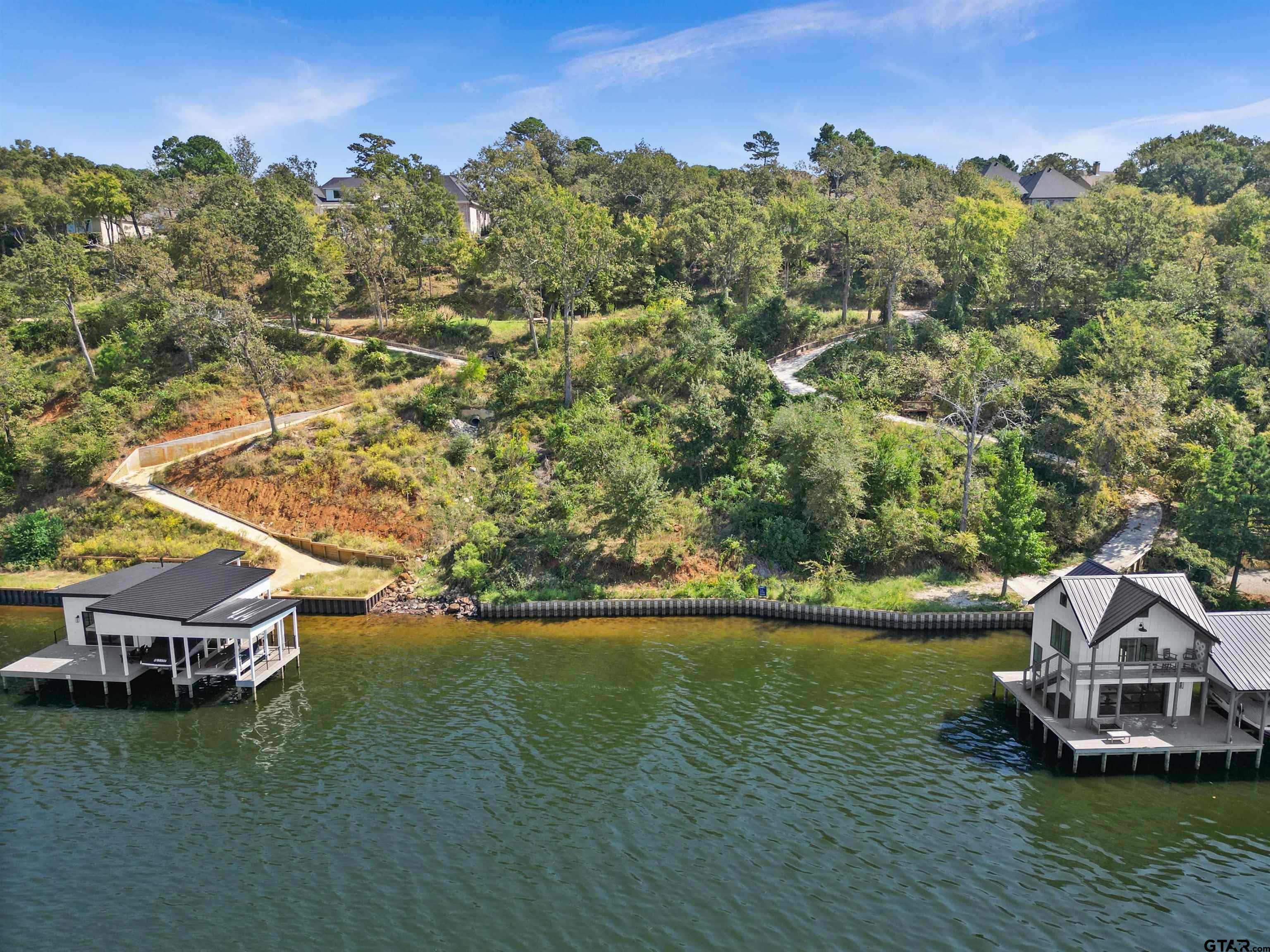 143 N Lake Bluff Dr
