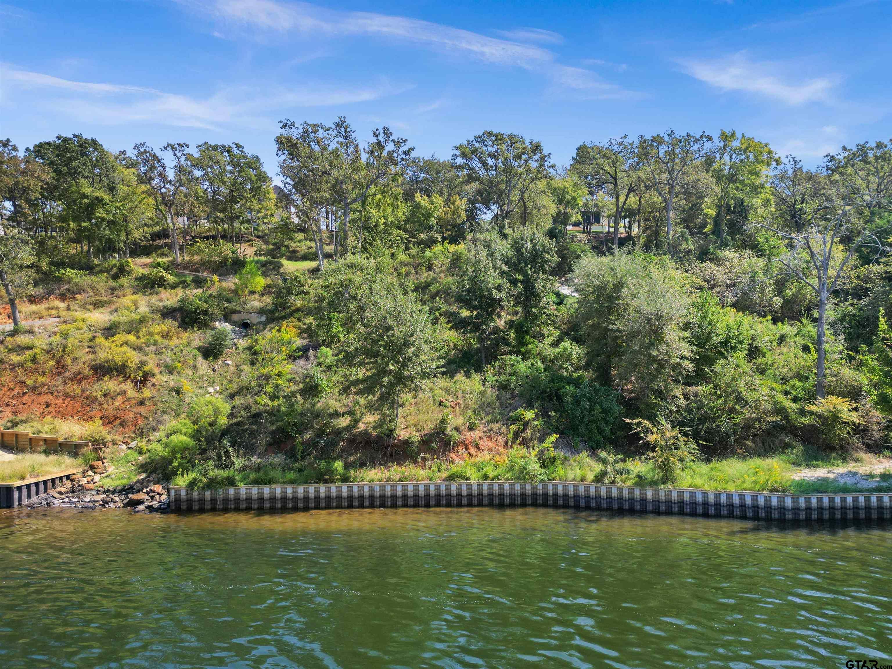 143 N Lake Bluff Dr