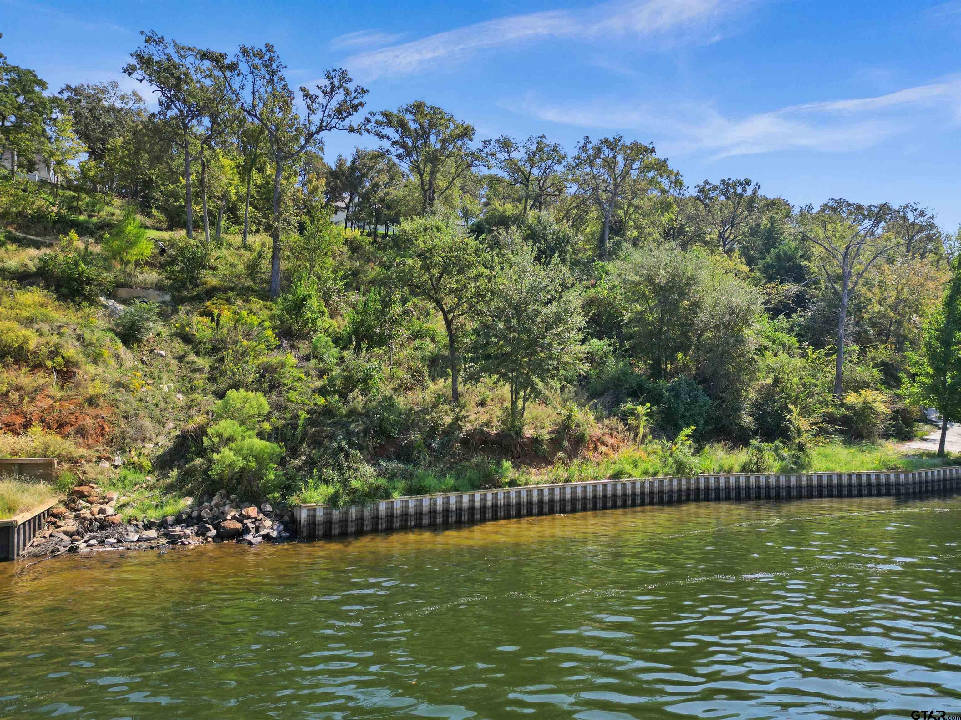 143 N Lake Bluff Dr