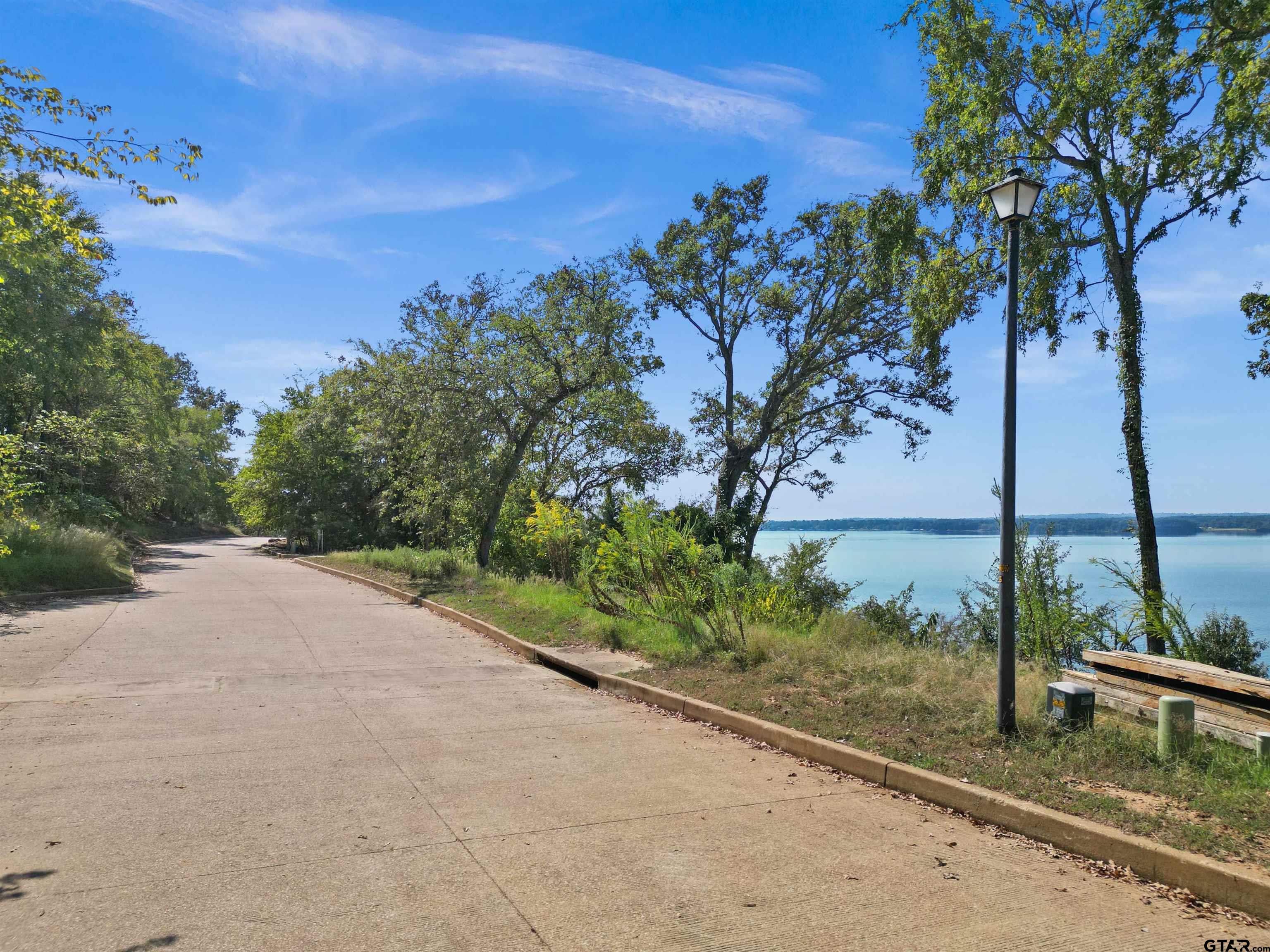 143 N Lake Bluff Dr