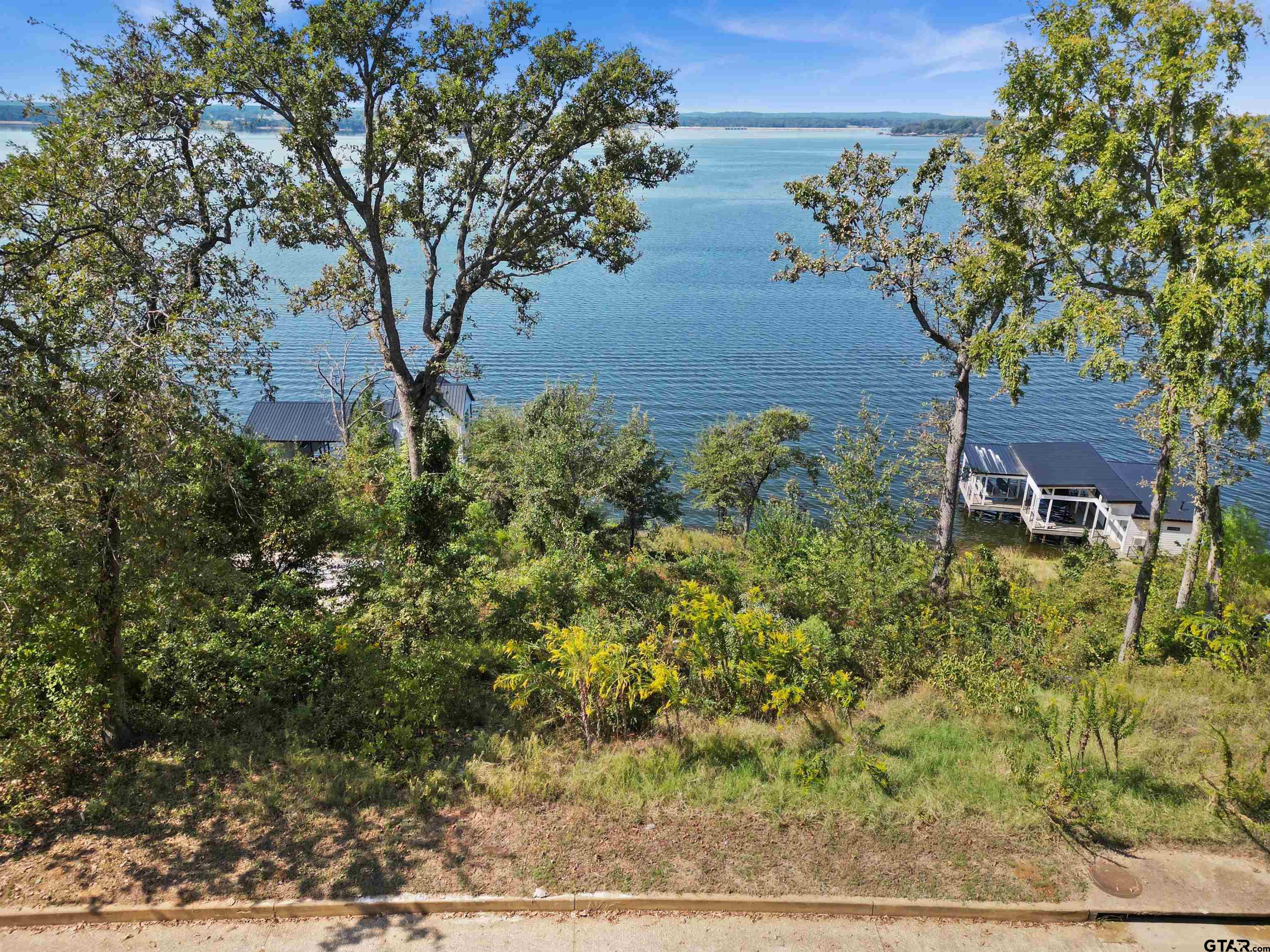 143 N Lake Bluff Dr